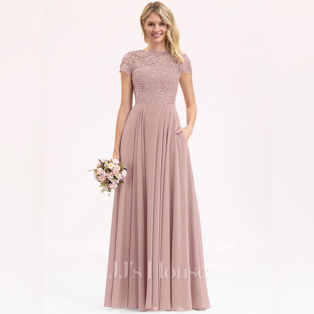 Dusty Rose bridesmaid dress. Perfectly new with tags still on. Bust:35 Waist:28
